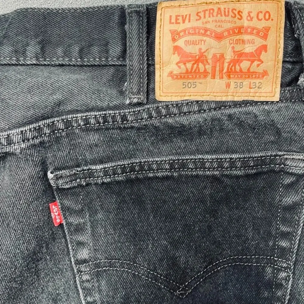 Levi's 505 Men's Black Jeans 38x31 Regular Fit Straight Leg Denim 00505-0260